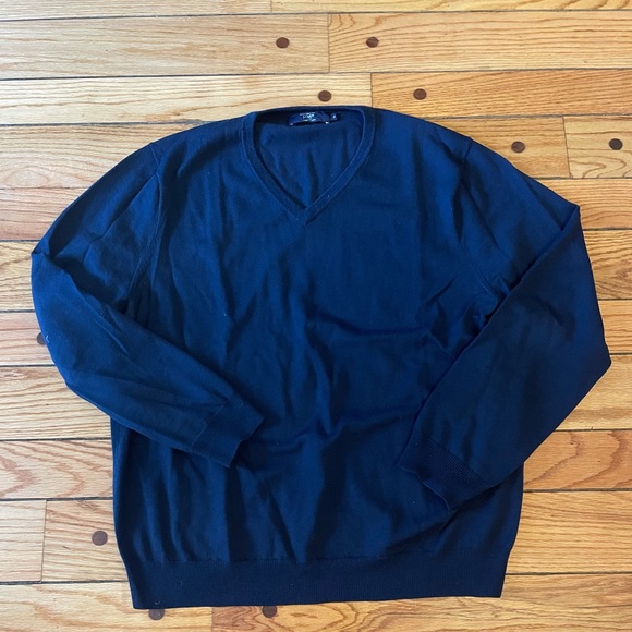 J. Crew 100% Merino Wool Men’s V Neck Sweater - Picture 2 of 3